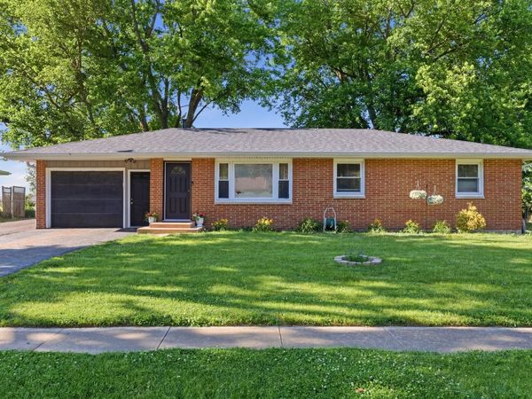 120 Terry Drive , Sugar Grove, IL 60554