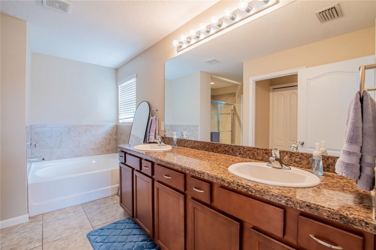 402 Britton Shores Court , Ruskin, FL 33570 Photo