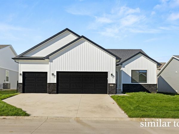 9412 Emilia Lane, West Des Moines, IA 50266