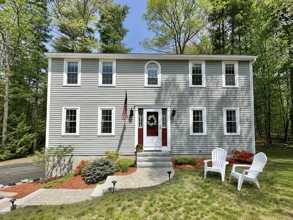 30 Royal Lane, Londonderry, NH 03053