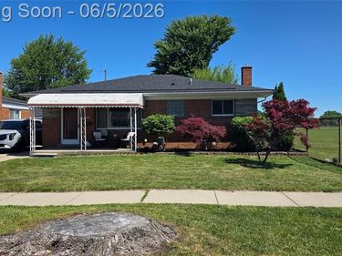 16017 Chestnut Street, Roseville, MI 48066