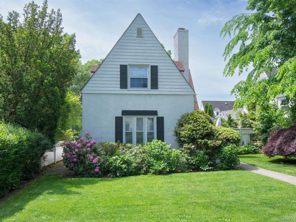 7 Garden Place, Pelham, NY 10803