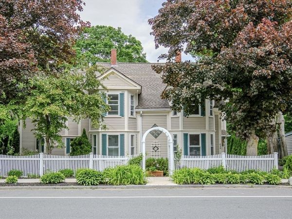 438 Merrimac St, Newburyport, MA 01950