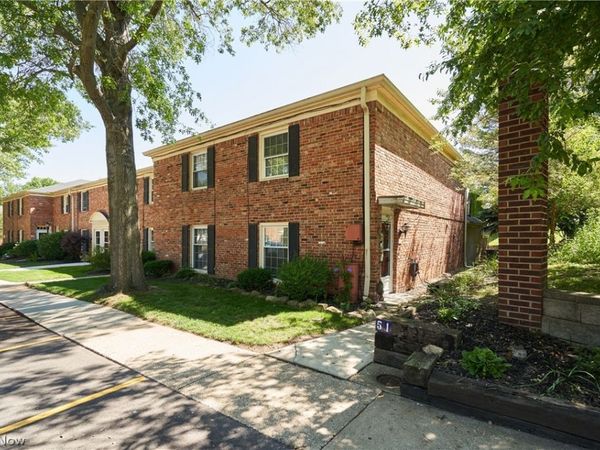 51 Nottoway Court , Akron, OH 44313