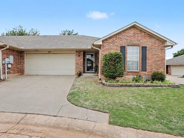 227 N Kelly Avenue, Edmond, OK 73003