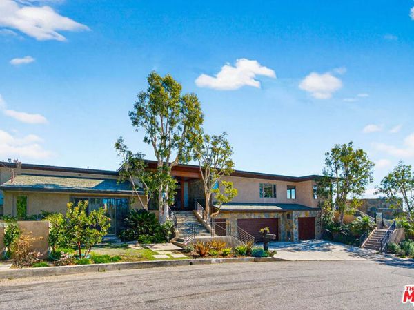 1120 El Medio Avenue , Pacific Palisades, CA 90272