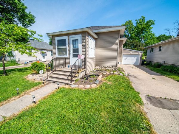 513 8th Ave SE , Waseca, MN 56093