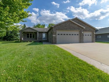12991 Meadow Creek Drive, New Ulm, MN 56073