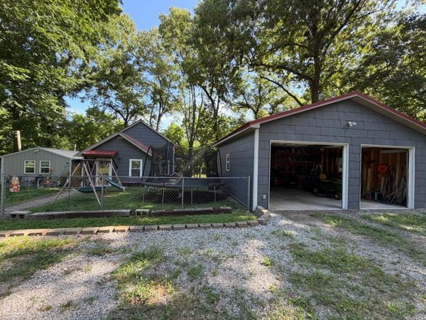 277 6th Street, Flippin, AR 72634