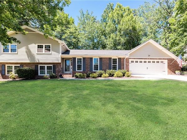 2505 Riverglenn Circle , Atlanta, GA 30338