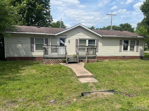 303 S Sherman Street , Girard, IL 62640