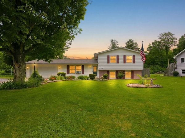 5725 Whitney Avenue, Fort Wayne, IN 46809