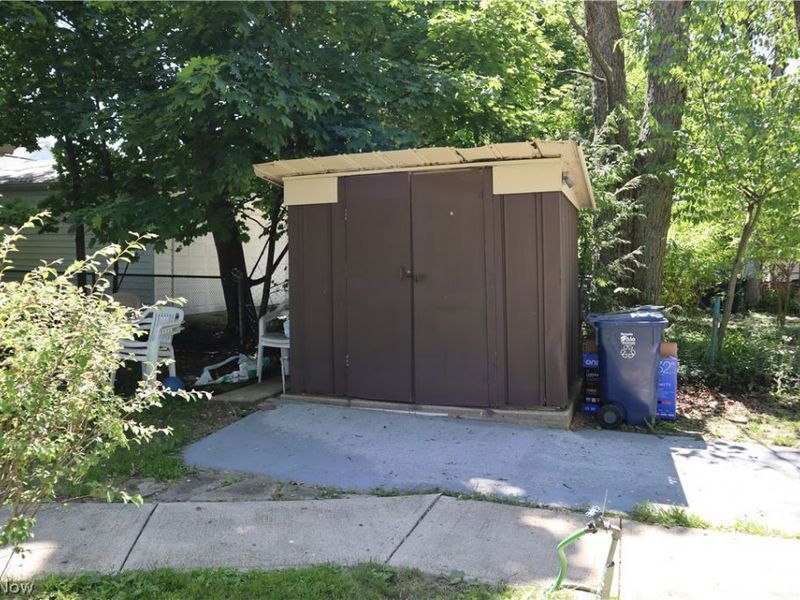 3878 Parkdale Road, Cuyahoga Heights, OH 44121 Photo 12