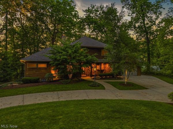 881 Gaylord Grove Road , Cuyahoga Falls, OH 44221