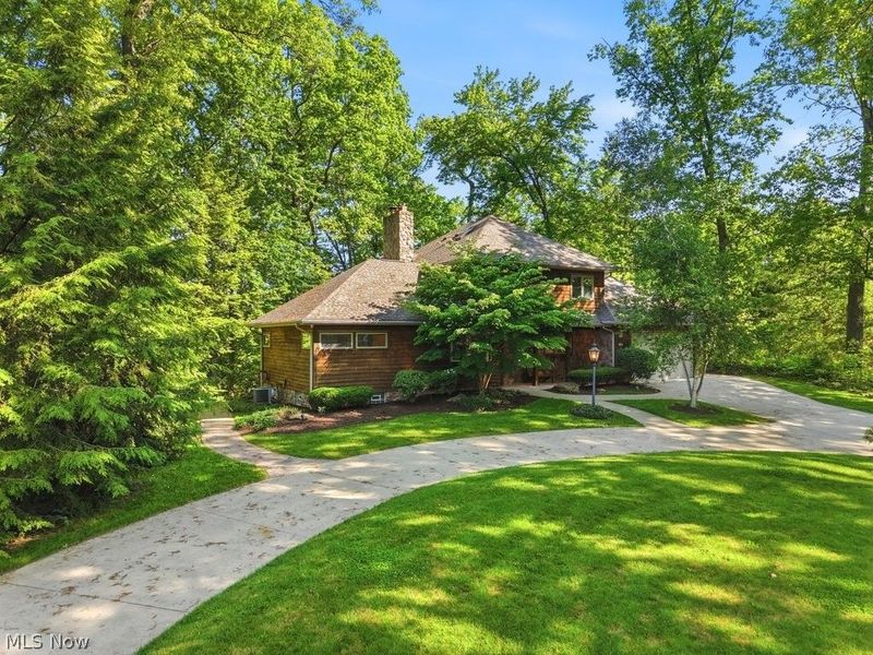 881 Gaylord Grove Road , Cuyahoga Falls, OH 44221 Photo 3