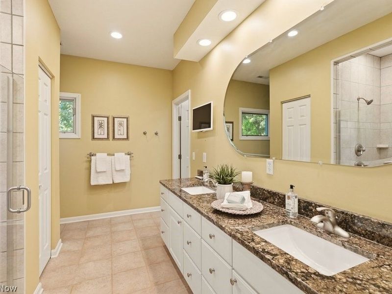 881 Gaylord Grove Road , Cuyahoga Falls, OH 44221 Photo 36