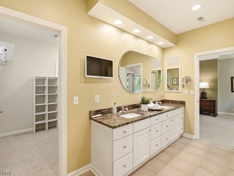 881 Gaylord Grove Road , Cuyahoga Falls, OH 44221 Photo 37