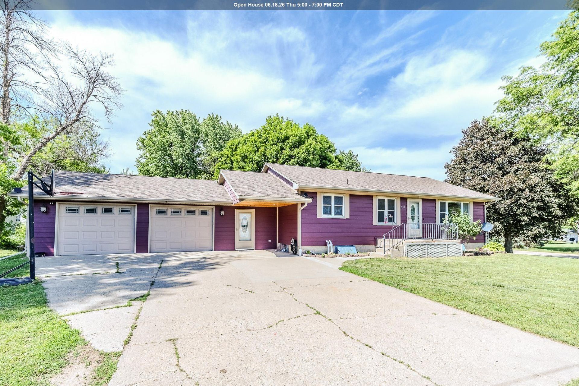102 Arnolds Entrance Lake Park, IA 51347