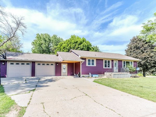 102 Arnolds Entrance, Lake Park, IA 51347