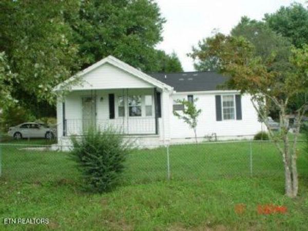 919 Kentucky St, Oliver Springs, TN 37840