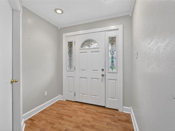 910 Kerry Street , Benbrook, TX 76126
