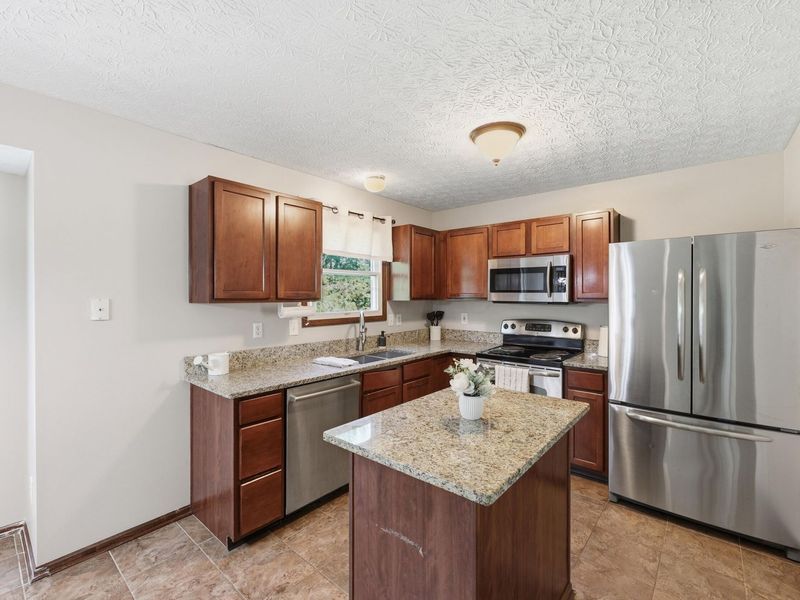 4553 Nickerson Road, Columbus, OH 43228 Photo 6