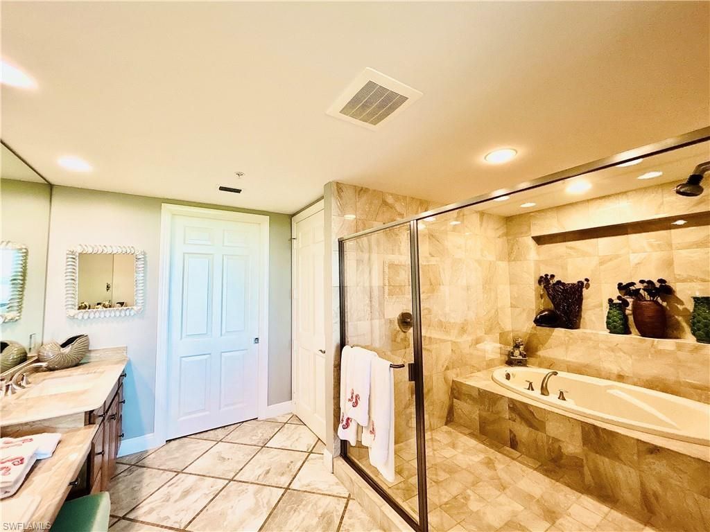 275 Indies Way, Unit 805, Naples, FL 34110 Photo