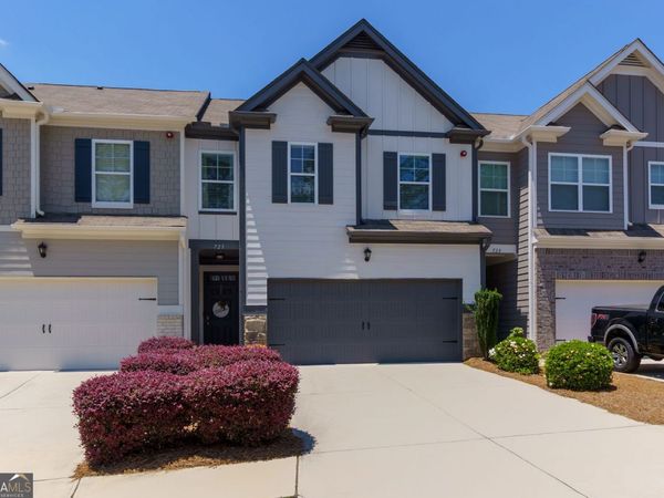 723 Woodstock Grove Drive, Woodstock, GA 30188