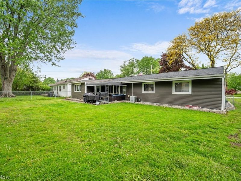8498 Hallnorth Drive, Mentor, OH 44060 Photo 2
