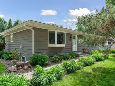 15725 2nd Avenue N, Plymouth, MN 55447
