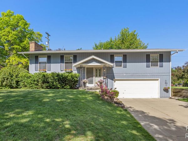 1609 Oxford Drive SE, East Grand Rapids, MI 49506