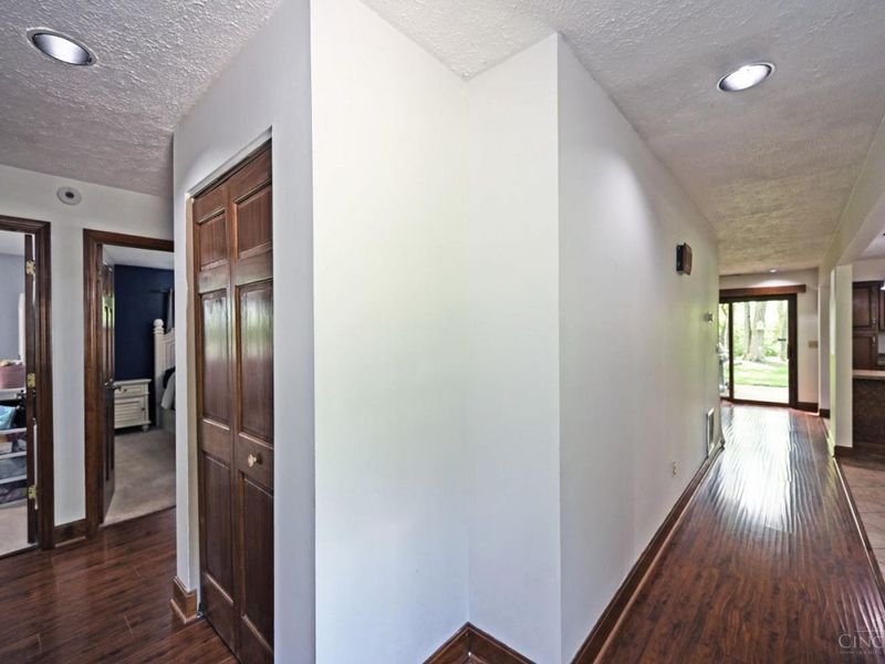 2987 W Pekin Road, Clearcreek Twp., OH 45066 Photo 6