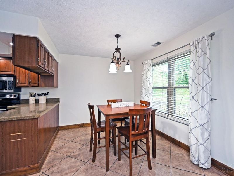 2987 W Pekin Road, Clearcreek Twp., OH 45066 Photo 7