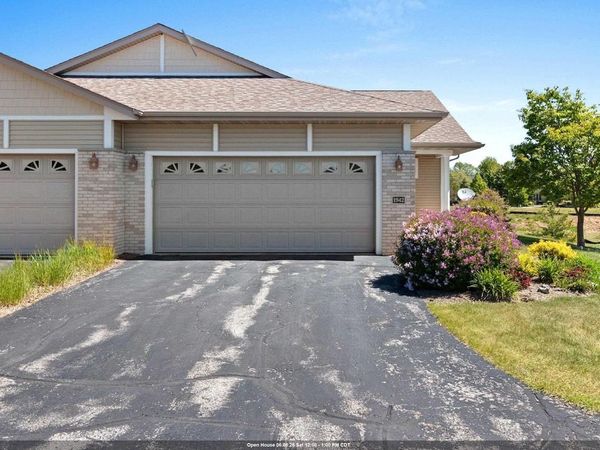 1942 RAVENSWOOD LANE, Manitowoc, WI 54220