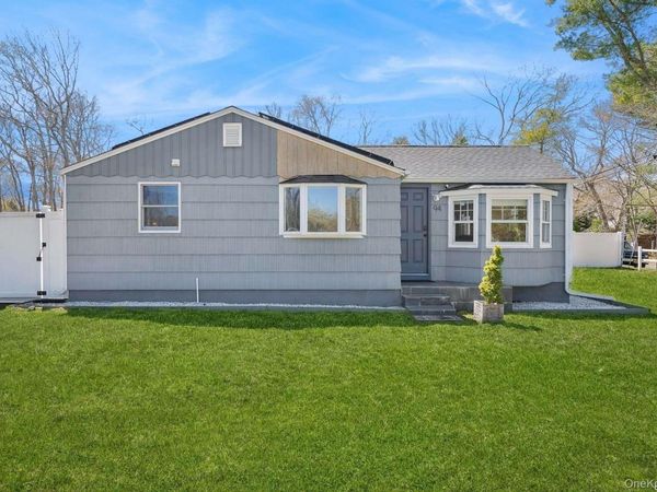 94 E Bay Avenue , Hampton Bays, NY 11946