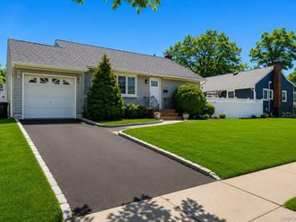 1829 Hannington Avenue  Wantagh, NY 11793