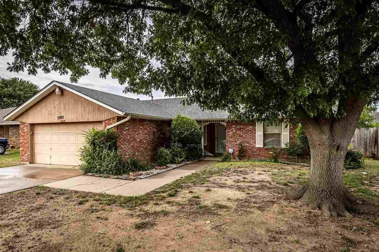 7207 NW Willow Creek Dr, Lawton, OK 73505 Main Photo