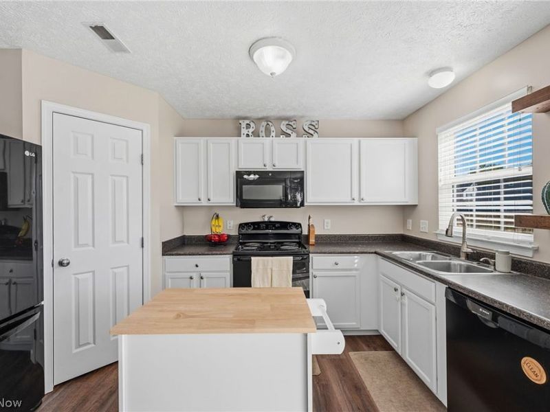 8764 Ashton Place Drive, North Ridgeville, OH 44039 Photo 7