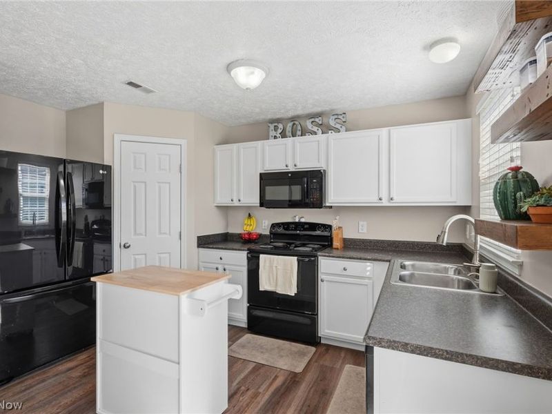 8764 Ashton Place Drive, North Ridgeville, OH 44039 Photo 9