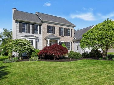 222 Gallant Fox Ln , Webster, NY 14580