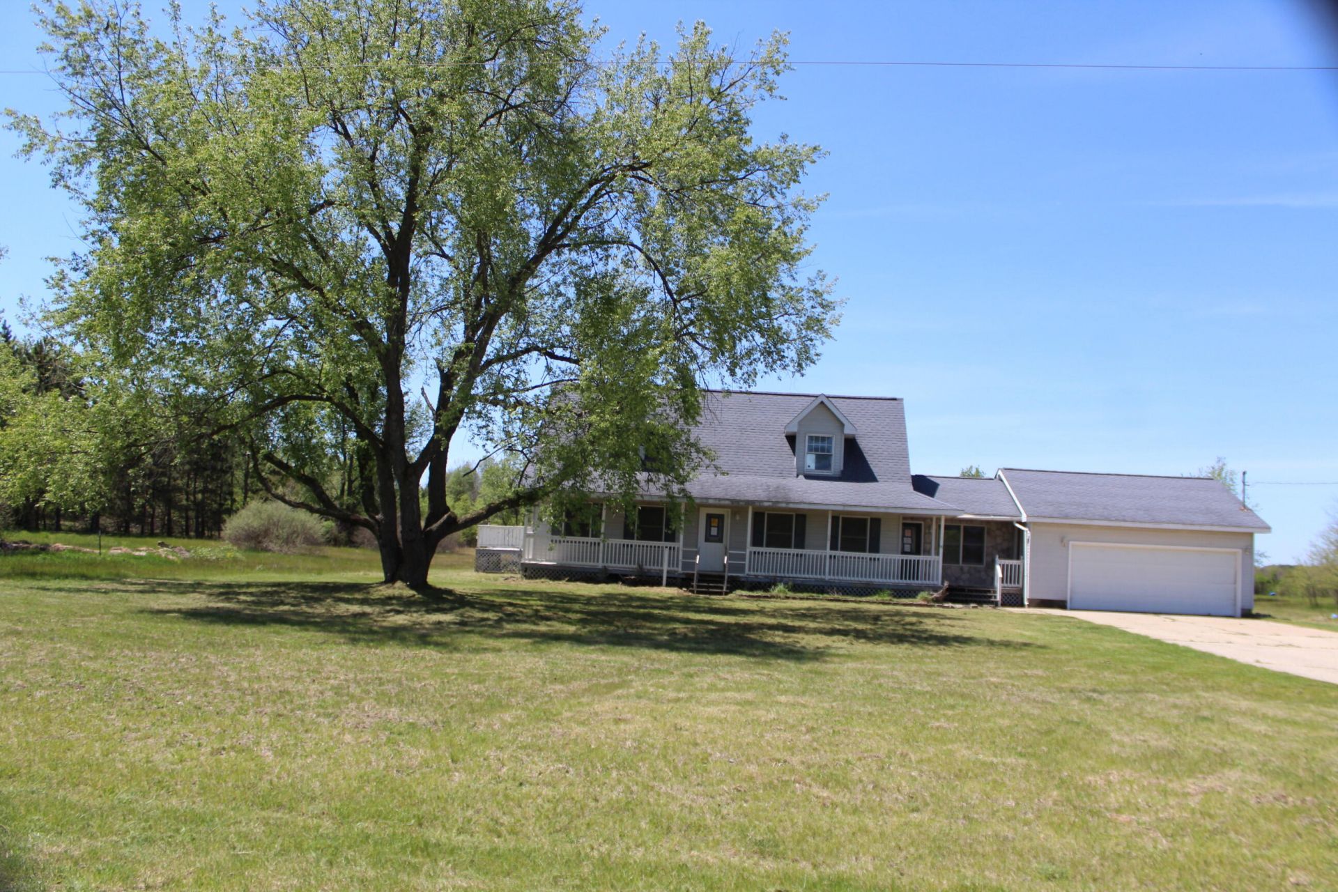 7611 S Luce Avenue, Fremont, MI 49412 Main Photo