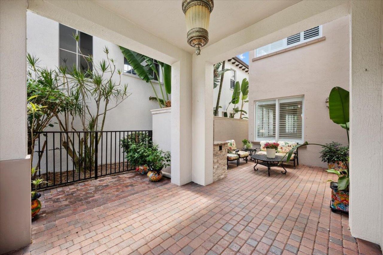 208 Glacier Street, Palm Beach Gardens, FL 33410 Photo