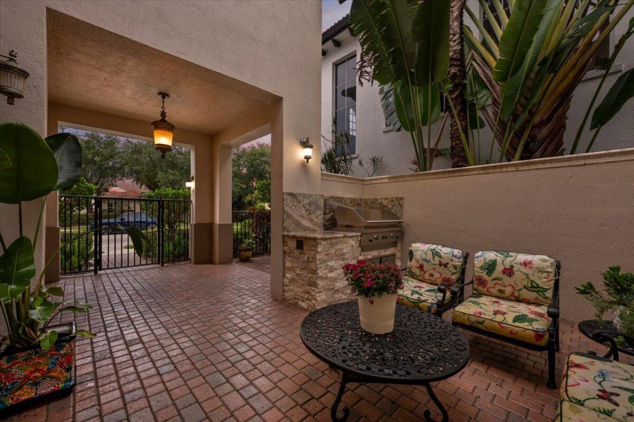 208 Glacier Street, Palm Beach Gardens, FL 33410 Photo