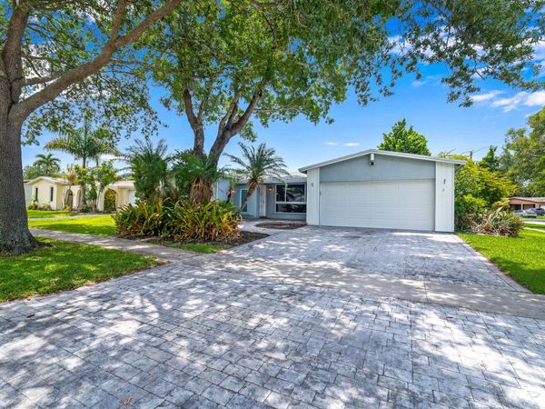 10578 NW 3 Street, Plantation, FL 33324