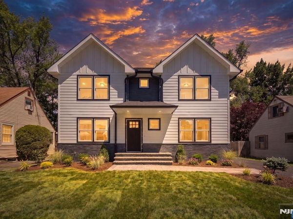 34 Parkway, ROCHELLE PARK, NJ 07662