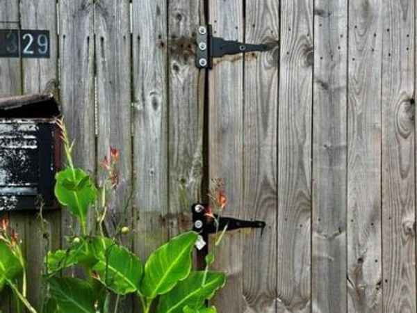 1329 EAGLE Street , New Orleans, LA 70118