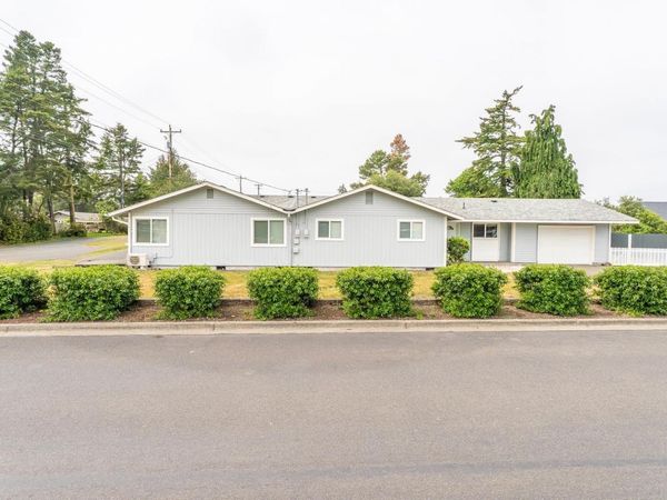 2025 Pine St, Florence, OR 97439