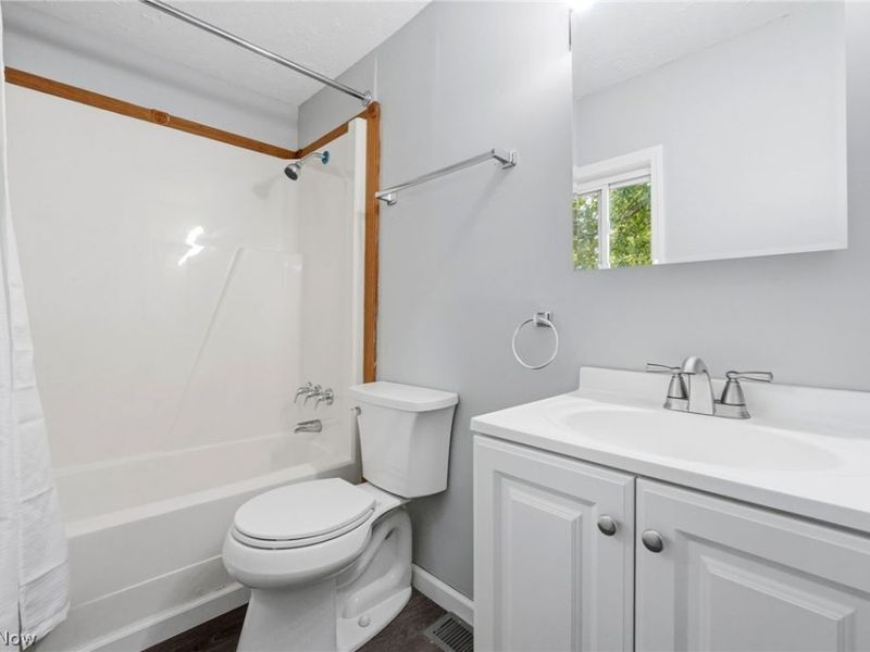 490 Arabian Court , Lagrange, OH 44050 Photo 22