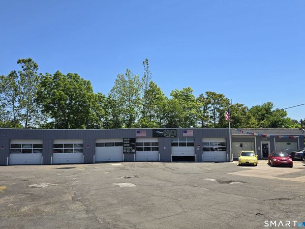 200 Main , East Hartford, CT 06118