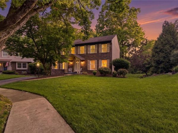 864 Eisenhower Dr, Pittsburgh, PA 15228